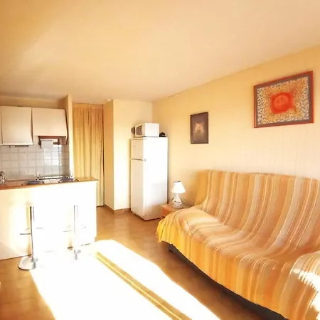 Studio In A With Pool 아파트 아그